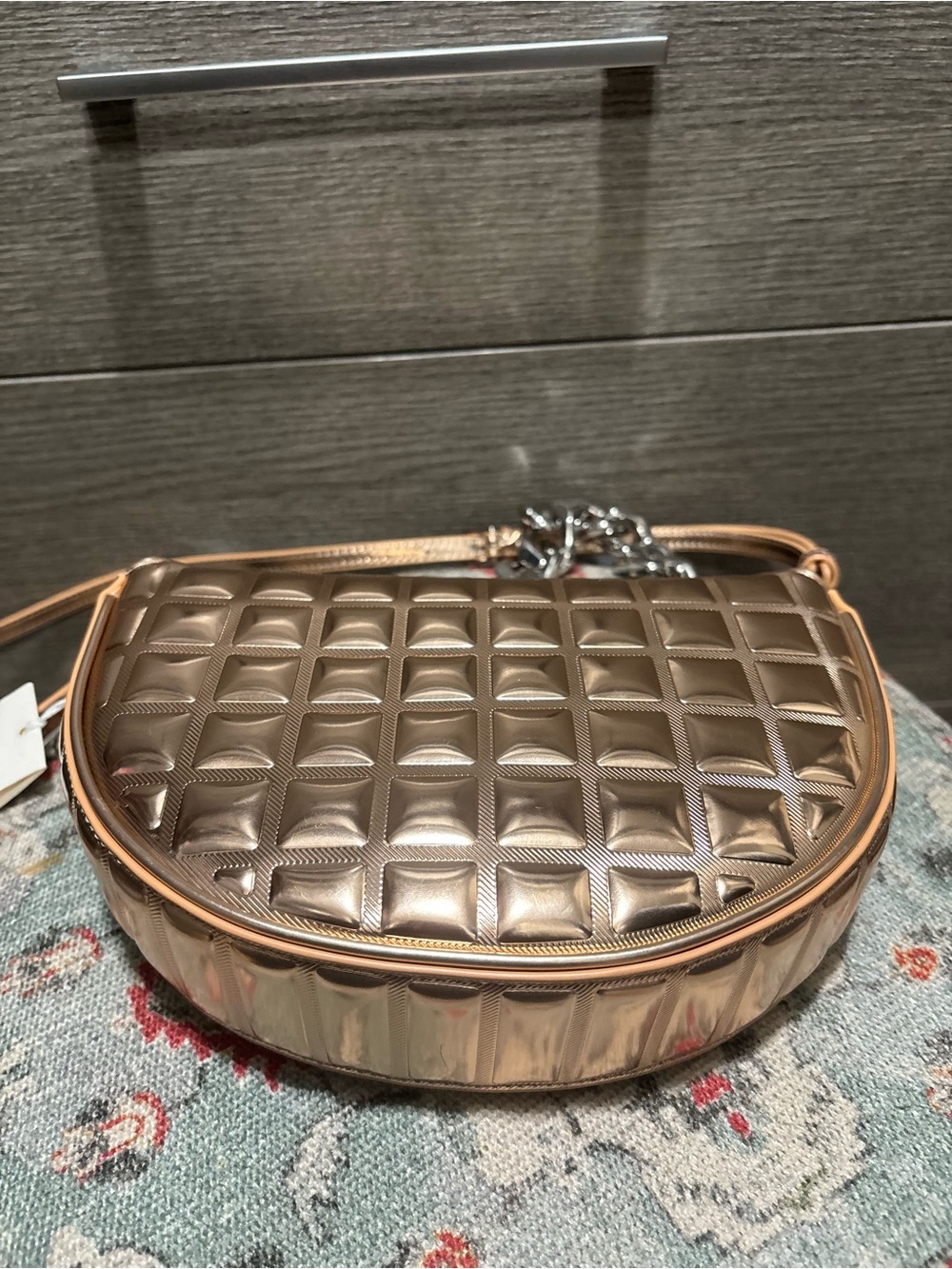NWT Tory Burch Metallic Rose Gold Quilted Shoulder Bag with Silver Chain - Picture 3 of 6